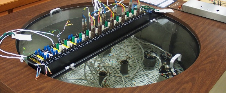 SCL standard resistors in an oil bath