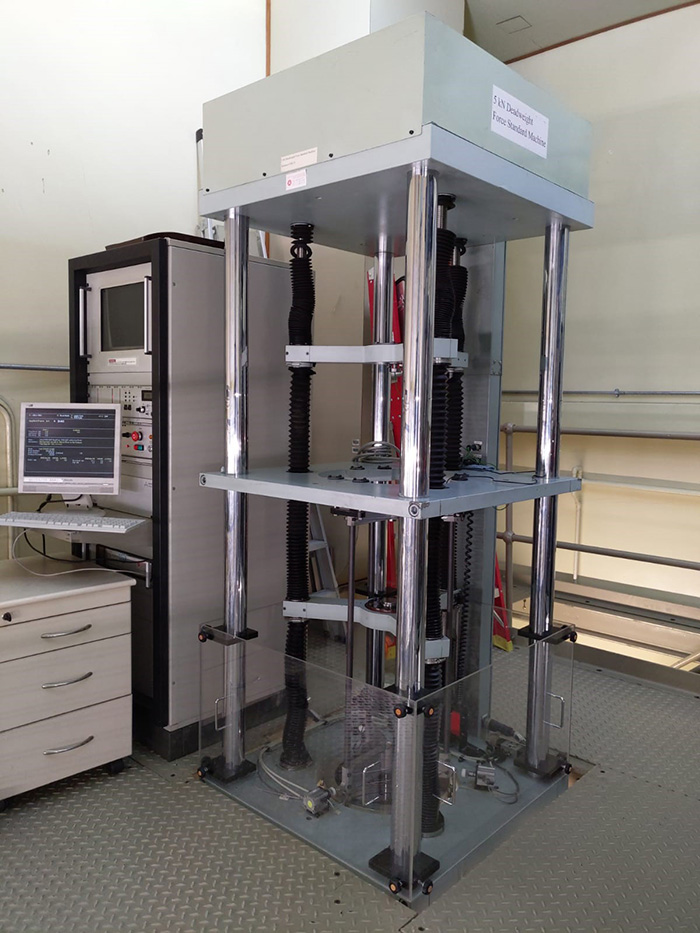 Fig. 1		Deadweight type force machine at the Standards and Calibration Laboratory 1