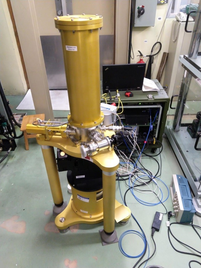 Fig. 4	Absolute gravimeter measuring the acceleration of gravity at the Force Laboratory