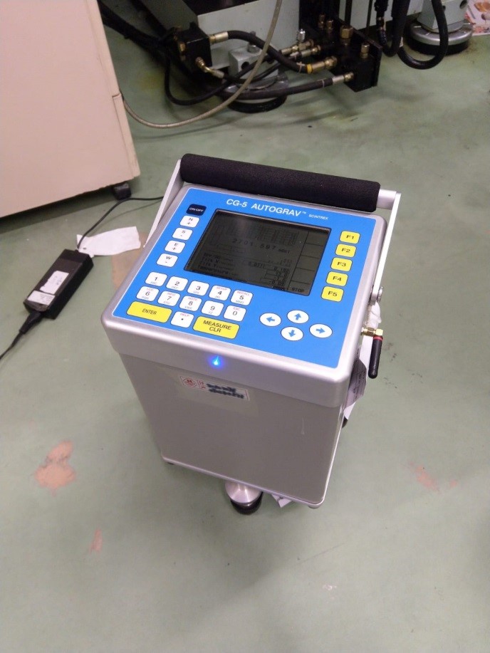 Fig. 5	Relative gravimeter measuring the acceleration of gravity at the Mass, Vibration and Pressure Laboratories